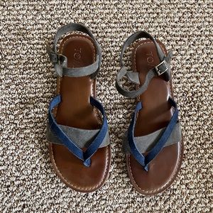Toms Tarmac Navy Colorblock Suede Lexie Sandals, size 6.5